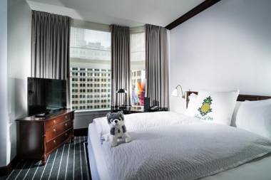 Staypineapple An Iconic Hotel The Loop