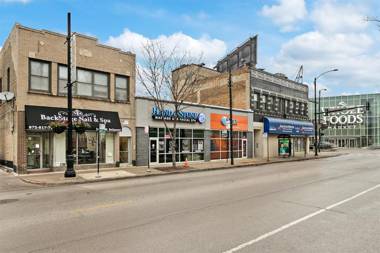 Central Location Lakeview 1BR Neat & Comfy