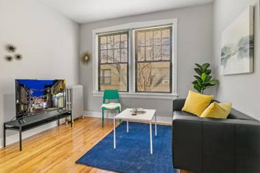 Central Location Lakeview 1BR Neat & Comfy