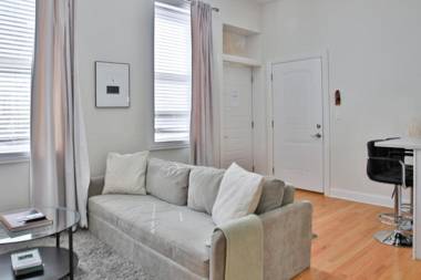 Updated West Town 2BR with W&D by Zencity