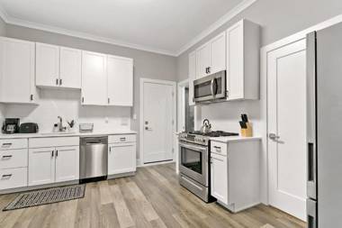 Stylish Comfortable 2-Bedroom 1 Bath West Town