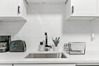 Stylish Comfortable 2-Bedroom 1 Bath West Town