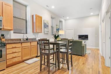 Charming 2BR Apt Nearby Transit Shops & Logan Sq