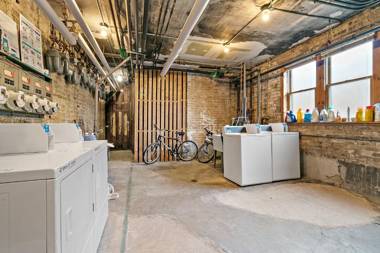 Welcoming and Trendy 1BR Apt in Vibrant North Center