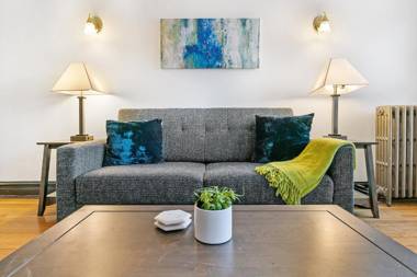 Welcoming and Trendy 1BR Apt in Vibrant North Center