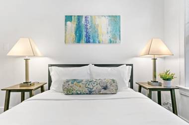 Relax and Retreat 1BR Apt in Historic Ravenswood