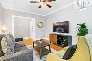Well equipped Spotless 1BR near Chicago highlights