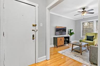 Well equipped Spotless 1BR near Chicago highlights