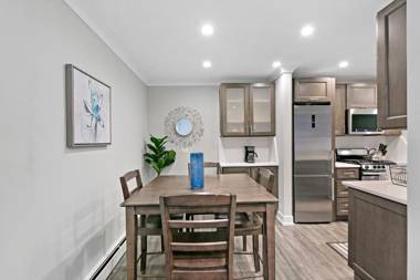 Modern & Stylish 1BR Apt in the Center of Lakeview