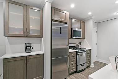 Modern & Stylish 1BR Apt in the Center of Lakeview
