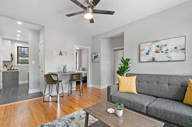 1BR walk to shops in the Middle of the City