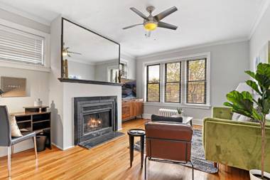 2BR City Apt Dedicated Fast Wifi in Great Spot