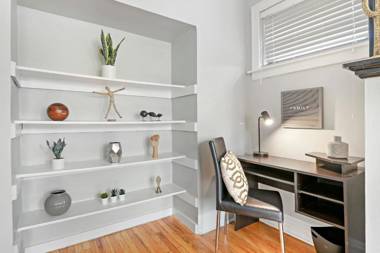 2BR City Apt Dedicated Fast Wifi in Great Spot