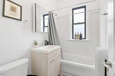 2BR City Apt Dedicated Fast Wifi in Great Spot