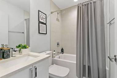 Designer's 3BR Unit - Cozy Living walk to Shops