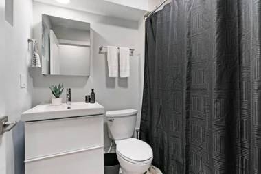 3BR on Bustling streeteasy walk to Shops & Dining