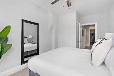 3BR on Bustling streeteasy walk to Shops & Dining