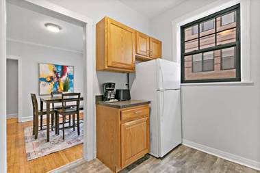 Great Price & Top Location Comfy 1BR Apt for 4