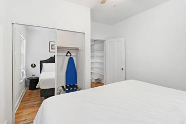 Cozy Modern 1BR Apt 10-min Walk to Wrigley Field