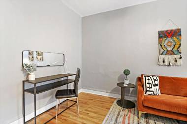 Cozy Modern 1BR Apt 10-min Walk to Wrigley Field