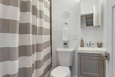 Logan Square Corner 3BR Walkable to Highlights