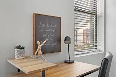 Logan Square Corner 3BR Walkable to Highlights