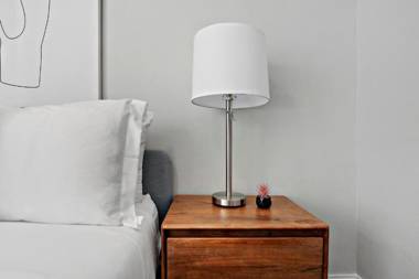 Chic & Comfy 2BR Sunnyside Home near Shops