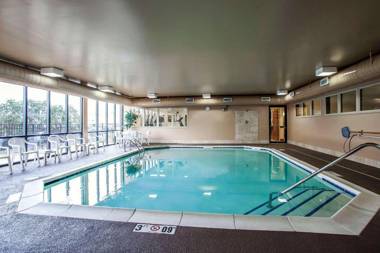 Comfort Suites Elgin