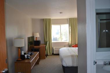 Country Inn & Suites by Radisson Fairview Heights IL