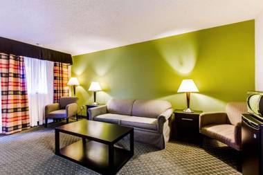 Quality Inn & Suites Moline - Quad Cities