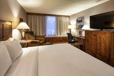 DoubleTree by Hilton Libertyville-Mundelein