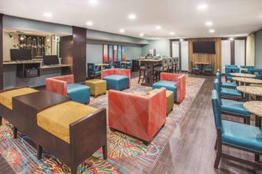 La Quinta Inn & Suites by Wyndham O'Fallon - St. Louis