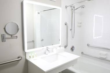 Holiday Inn Chicago/Oak Brook an IHG Hotel