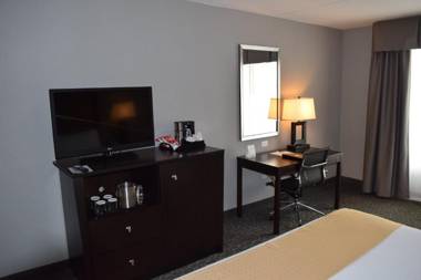 Holiday Inn and Suites East Peoria an IHG Hotel