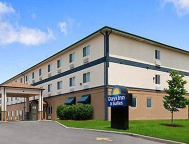 Days Inn & Suites by Wyndham Romeoville