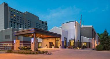 Holiday Inn Express & Suites Springfield an IHG Hotel