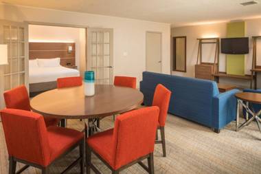 Holiday Inn Express & Suites Springfield an IHG Hotel