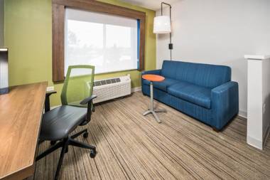 Holiday Inn Express Chicago Northwest-Vernon Hills an IHG Hotel