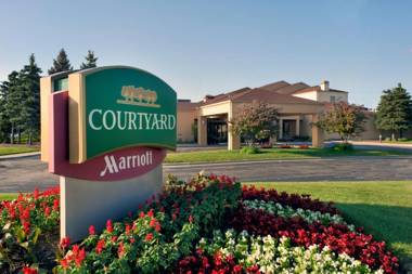 Courtyard by Marriott Chicago Waukegan / Gurnee