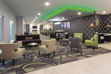 La Quinta Inn and Suites by Wyndham Elkhart