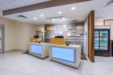 Holiday Inn Express & Suites - Elkhart North an IHG Hotel