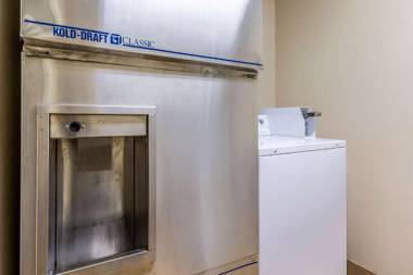 Econo Lodge Inn & Suites Evansville