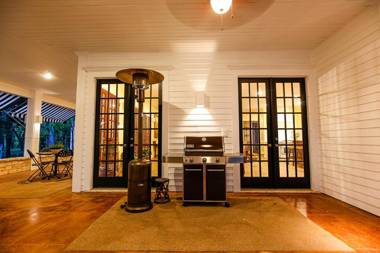 Luxury Golf Course Private Retreat with Heated Swimming Pool