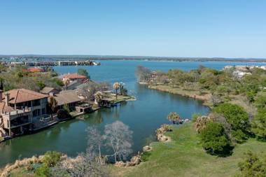 Chic Townhouse on Lake LBJ with Wet Boat Slip