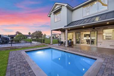 Contemporary Luxury Retreat on Lake LBJ with Heated Pool