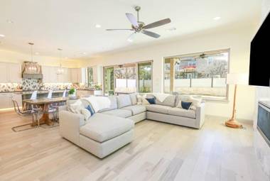 Contemporary Luxury Retreat on Lake LBJ with Heated Pool