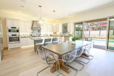 Contemporary Luxury Retreat on Lake LBJ with Heated Pool