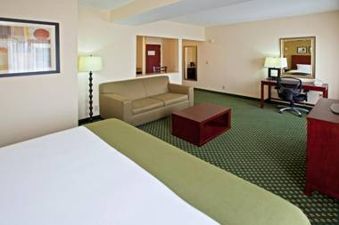 Holiday Inn Express Hotel & Suites Indianapolis - East an IHG Hotel