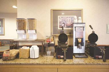 La Quinta Inn by Wyndham Indianapolis Airport Executive Dr