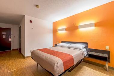 Motel 6 Indianapolis North